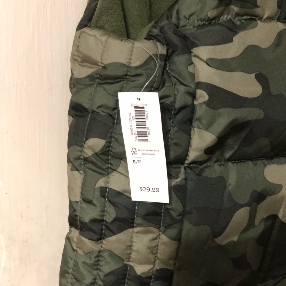 Old Navy Camo puffy vest size small